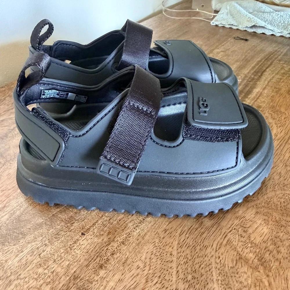 UGG GoldenGlow Sandal Kids 11 Black Sporty Water-Friendly Lug Sole Strappy Shoe